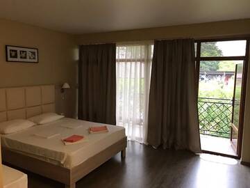 Фото номера Трехместный номер «Комфорт» Мини-отель Guest house Meka г. Гудаута 6