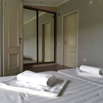 Фото номера Двухместный номер с 1 кроватью и видом на горы Отель Injir Village Hotel г. Гудаута 2