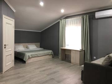 Фото номера Семейный номер с видом на горы Отель Injir Village Hotel г. Гудаута 2