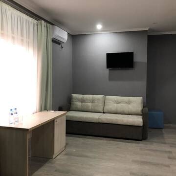 Фото номера Семейный номер с видом на горы Отель Injir Village Hotel г. Гудаута 4