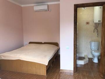 Фото номера Трехместный номер Гостевой дом Ilona Guest House г. Гудаута 4