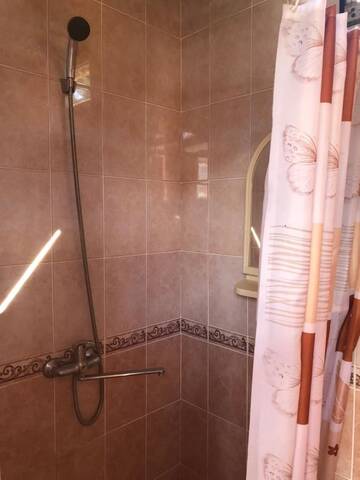 Фото номера Трехместный номер Гостевой дом Guest House Golden Beach г. Гудаута 5